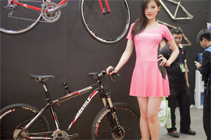 上海的宗教传统与发 上海的宗教传统与发